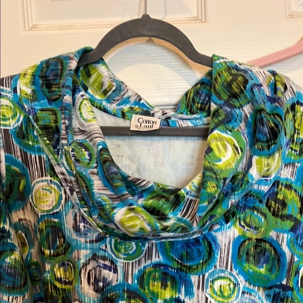 # Multicolor 2X Patterned Top & Capri Set